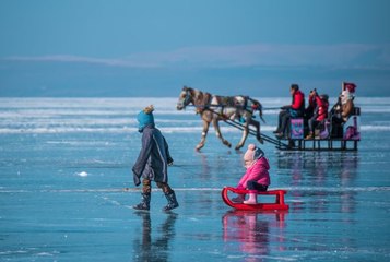 Çocuklar yarıyıl tatilinde Çıldır Gölü'nde eğlendi