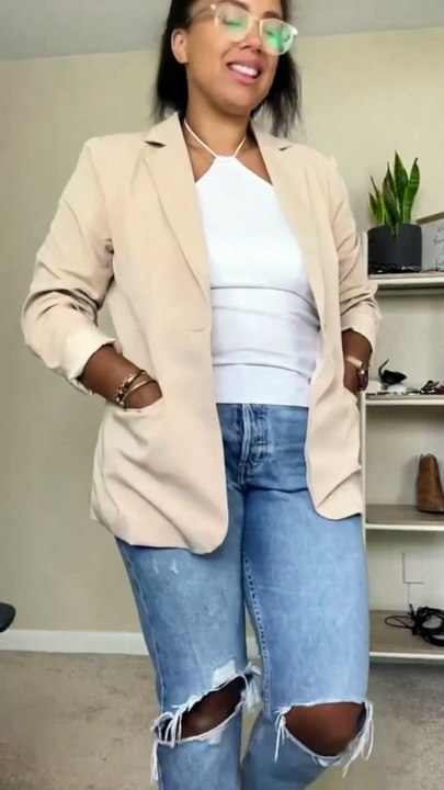 The Perfect Blazer For Any Outfit! Can Be Dressed Up Or Down!