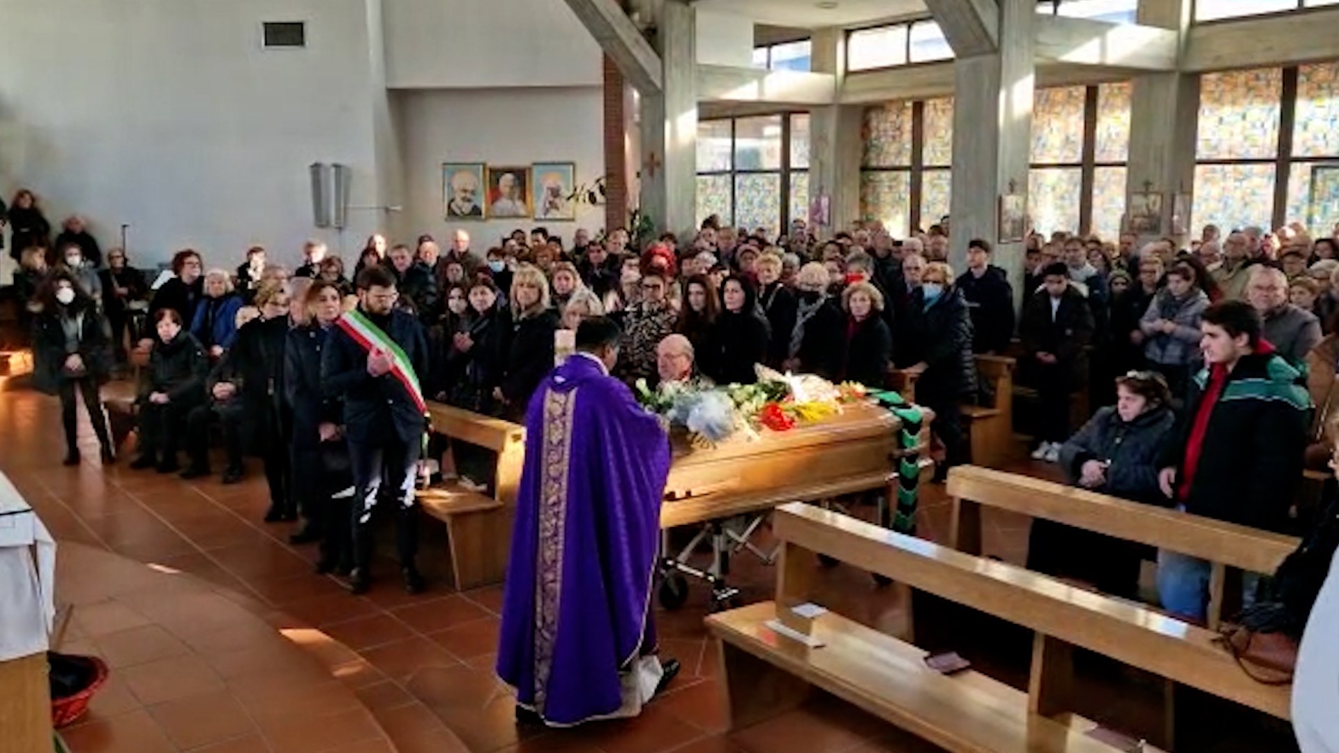 Il funerale di Vannino - Video Dailymotion