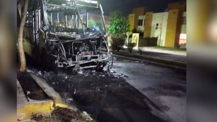 Noche de terror en Guanajuato, varios vehículos y tiendas Oxxo fueron incendiados