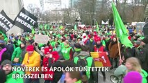 Jobb fizetésért és a pályaelhagyók pótlásáért tüntettek nővérek és ápolók Brüsszelben