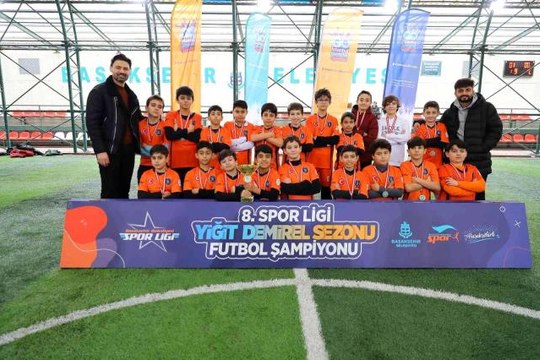Spor Ligi'nin futbol şampiyonu Ayazma Şimşekler oldu