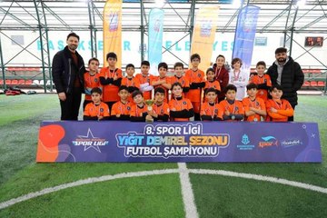 Spor Ligi'nin futbol şampiyonu Ayazma Şimşekler oldu