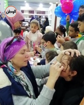 إقبال كبير على جناح الطفل بمعرض الكتاب.. ضحك ولعب ورسم.jpg