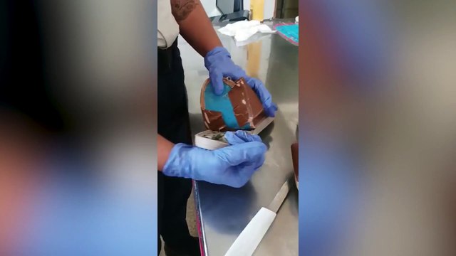 Decomisan droga oculta en sandalias