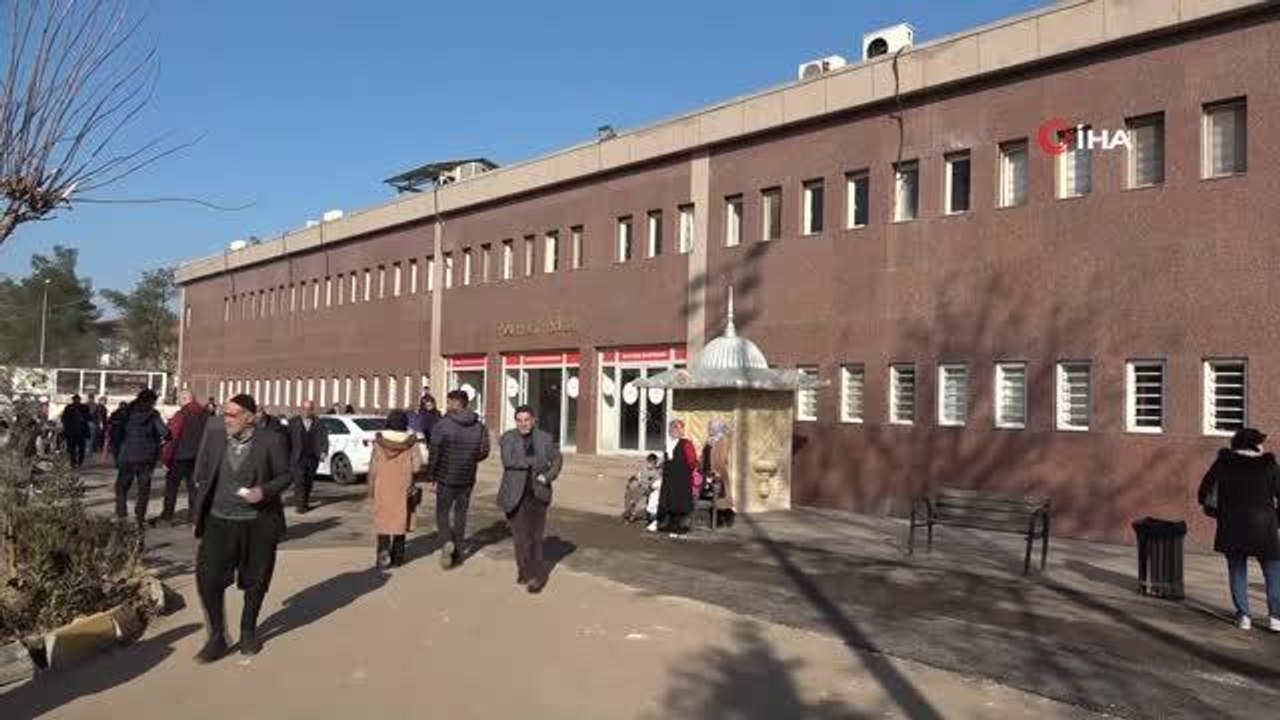 Doğuştan skolyoz hastası olan genç kız revizyon ameliyatıyla sağlığına kavuştu