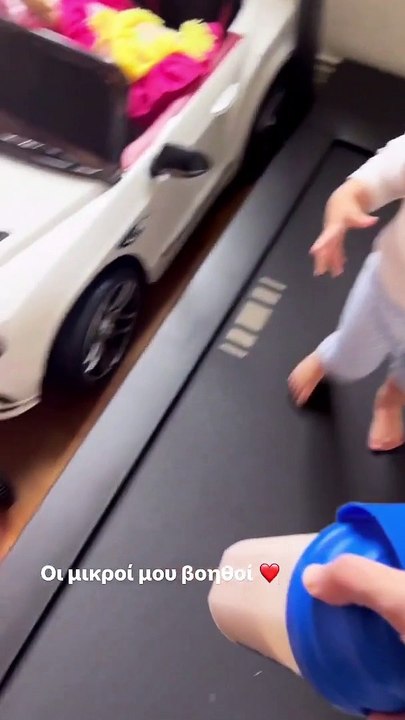 Το βίντεο που δημοσίευσε ο Σάκης Τανιμανίδης με τις κόρες του 