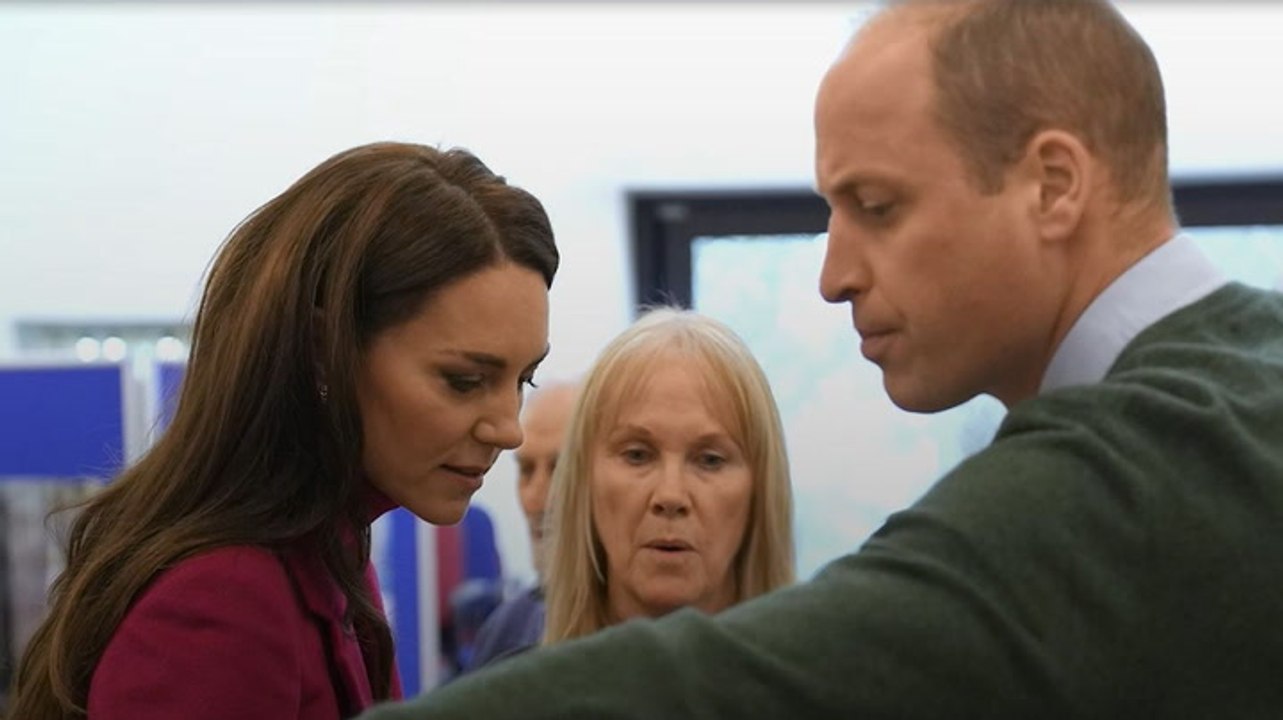 William and Kate help volunteers at local food bank