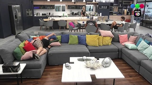 ¡ Esto no es Ariel-landia ! Alfa le pidió al Mago sin Dientes que haga magia y elimine al parrillero