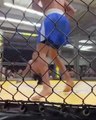 Un combattant MMA sans jambe mais avec des bras...