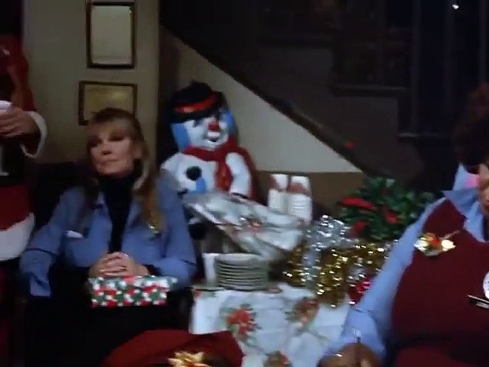 Hill Street Blues - Se3 - Ep12 - Santaclaustraphobia HD Watch