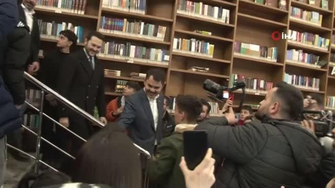 Çevre, Şehircilik ve İklim Değişikliği Bakanı Kurum, Ankara'da gençlerle bir araya geldi