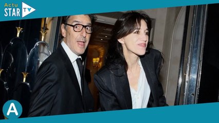 Charlotte Gainsbourg et Yvan Attal : Cheveux longs et style grunge pour leur fille Jo, 11 ans
