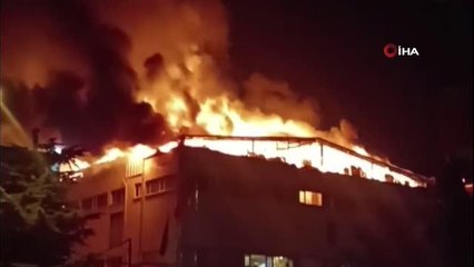 Pendik'te bulunan bir cam plastik fabrikasının çatısında yangın çıktı