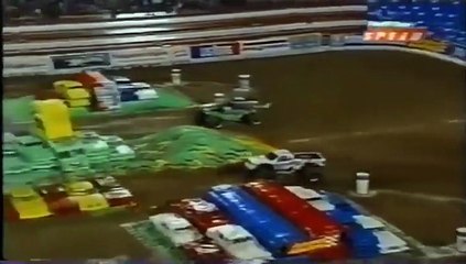 Monster Jam | Grave Digger VS. Madusa World finals 6, 2005 championship race