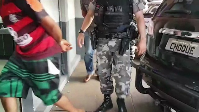 Dupla é detida pelo Pelotão de Choque com cerca de meio-quilo de cocaína