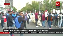 Familiares de los 43 desaparecidos en Ayotzinapa realizan marcha en la Ciudad de México