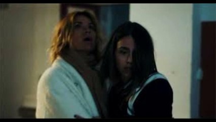 Demain nous appartient en avance : Chloé et Charlie visées par une attaque au lycée épisode 1350