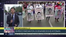 México: Familiares marchan por los desaparecidos de Ayotzinapa a cien meses del suceso