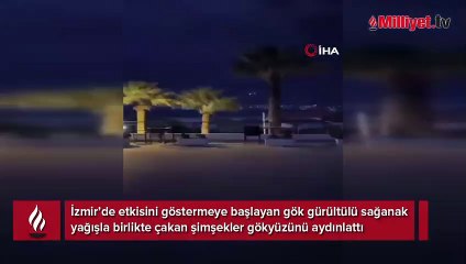 İzmir’de şimşekler geceyi aydınlattı
