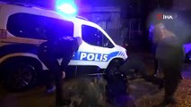 İzmir'i sağanak vurdu! Polis aracı öyle bir yere düştü ki!