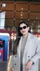 एअरपोर्ट पर प्रेग्नेंट Gauhar Khan का खूबसूरत अंदाज़