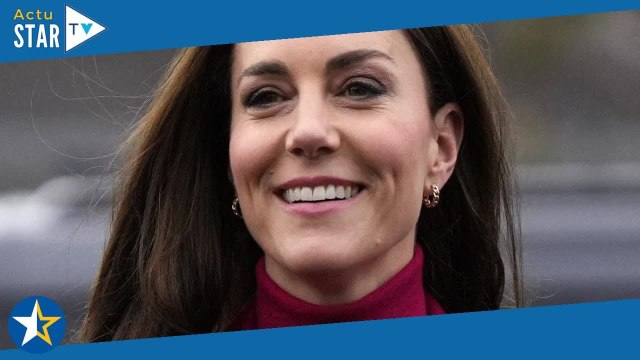 Kate Middleton solaire en manteau flashy et escarpins, la princesse joue le jeu à fond avec William