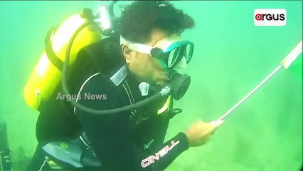 Lucknow: Scuba Driver Celebrates Prajasattak Parv By Hoisting Tricolour Inside Sea