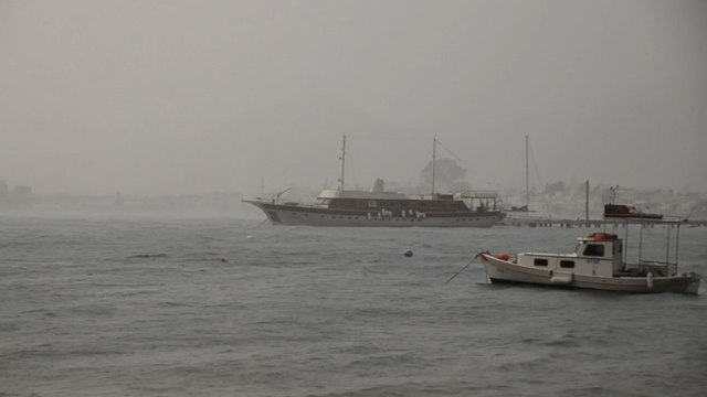 Bodrum’da şiddetli lodos ve sağanak etkili oldu