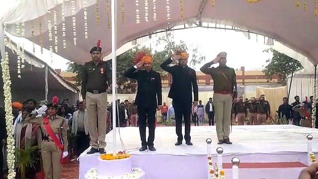 नीमच में मंत्री सखलेचा ने ध्वजारोहण कर भव्य परेड की सलामी ली