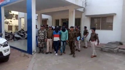 लूट के 11 आरोपी गिरफ्तार, तीन फरार