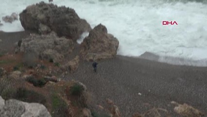 ANTALYA'DA KUVVETLİ FIRTINA ETKİLİ OLUYOR - EK