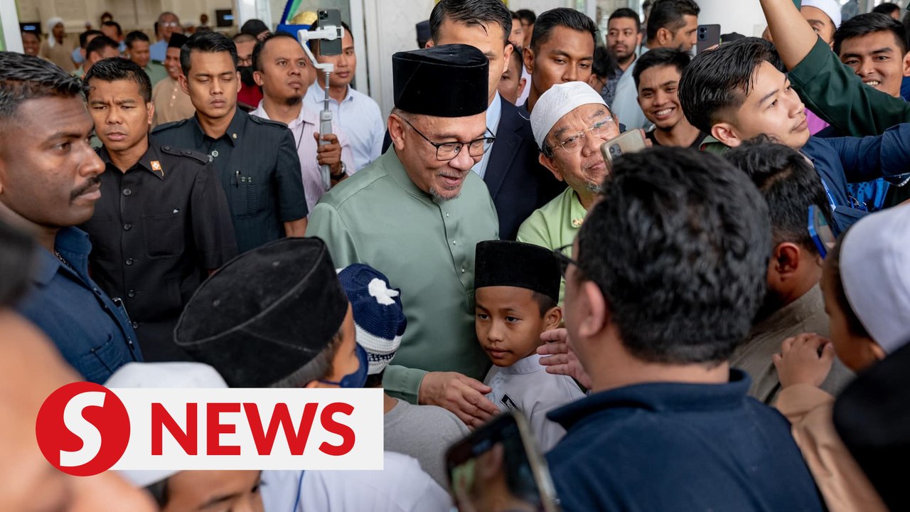 PM has lunch at eatery before Friday prayers in...