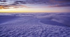 Auvergne : une incroyable mer de nuages s'est formée au Puy-de-Dôme, entre le froid et la neige