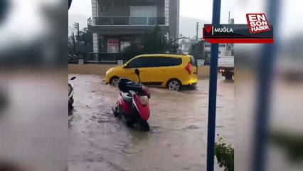 Muğla'da sağanak yağmur hayatı felç etti