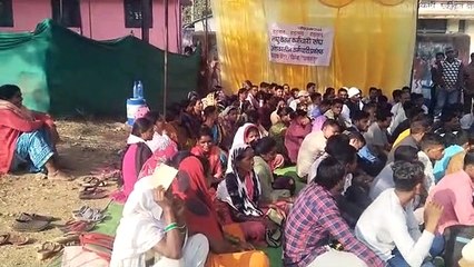 लघु वेतन कर्मचारियों ने शुरु की बेमियादी हड़ताल