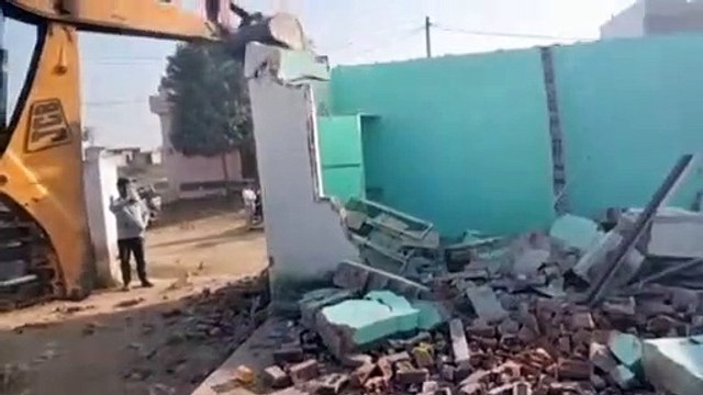 सख्ती का असर... राजधानी में अवैध शराब फैक्ट्री और गोदाम खुद ही ध्वस्त कर रहे मालिक