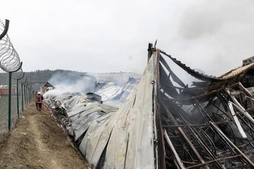 MERSİN'DE MOBİLYA DEPOSU, ALEV ALEV YANDI