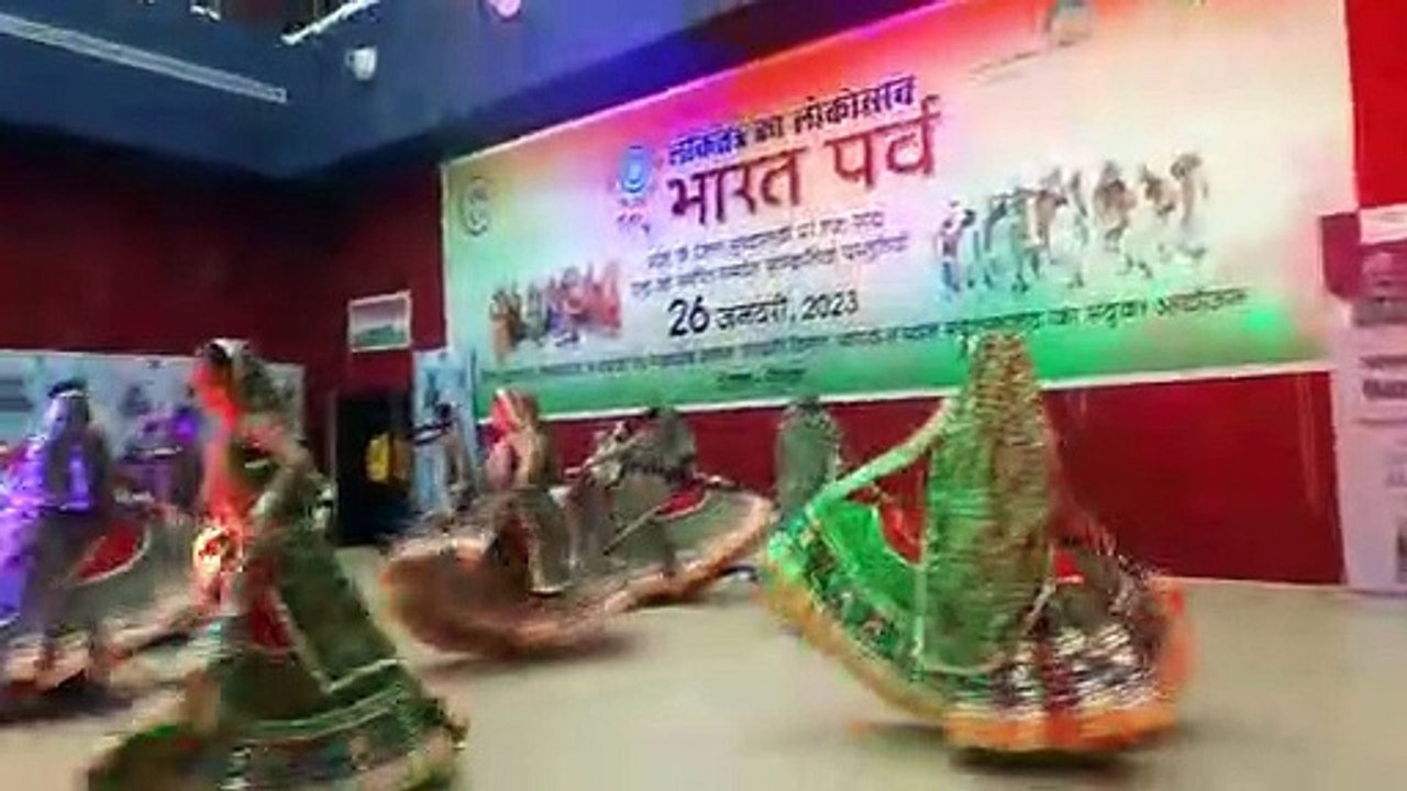 भारत पर्व में लोक नृत्य एवं कबीर भजनों ने समा बांधा