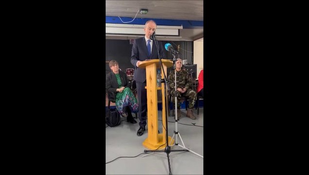 Tánaiste lays wreath for Seán Rooney and urges Lebanese ministers to continue thorough probe