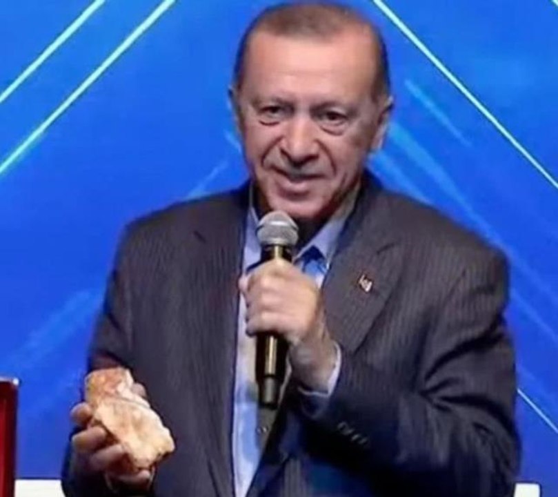 Cumhurbaşkanı Erdoğan'ın altın esprisi salonu kahkahaya boğdu