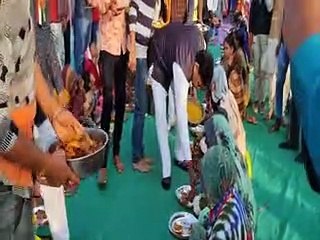 प्रतिष्ठा महोत्सव को लेकर आयोजित भण्डारे में उमड़े श्रद्धालु