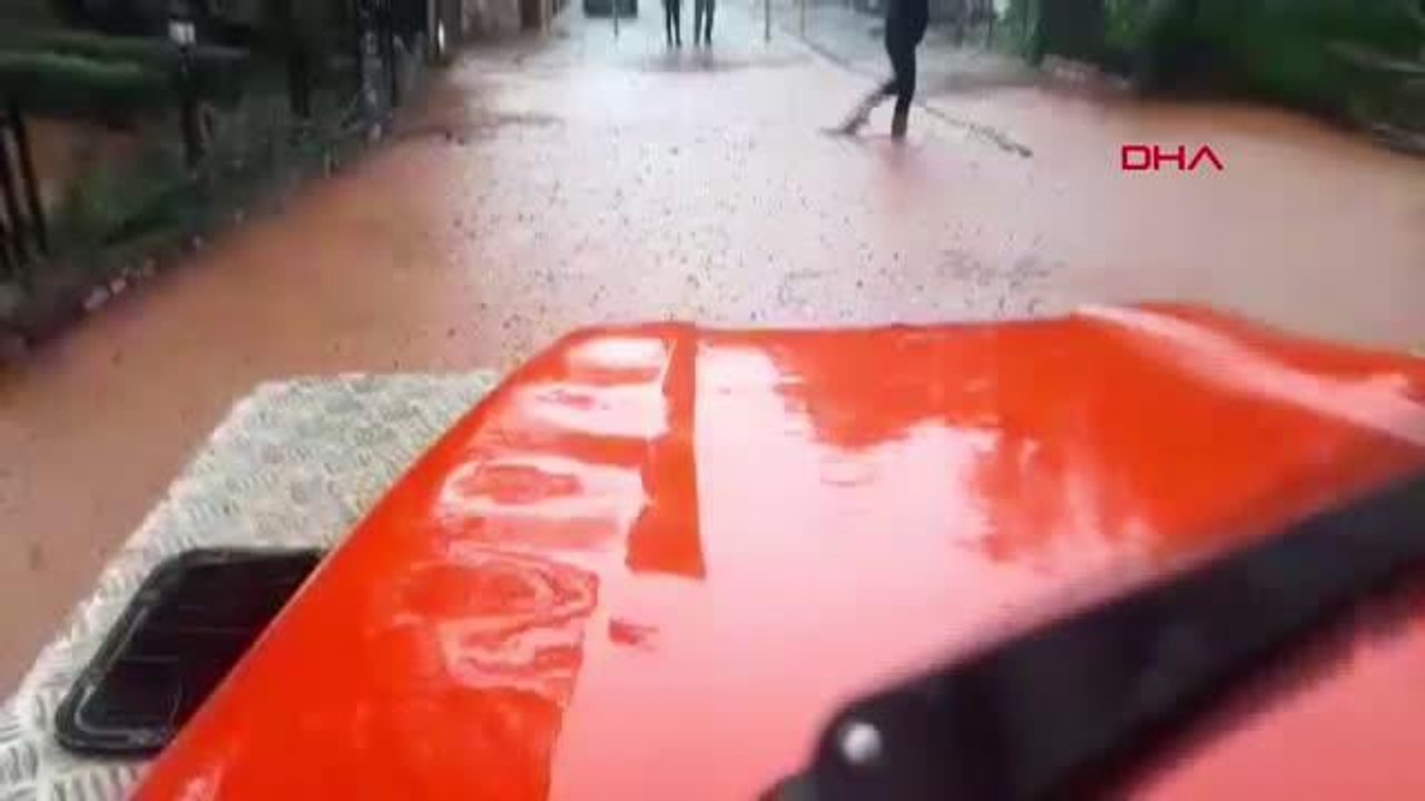 MARMARİS'TE SAĞANAK YAĞIŞ ETKİLİ OLDU; CADDELER SULAR ALTINDA KALDI -EK