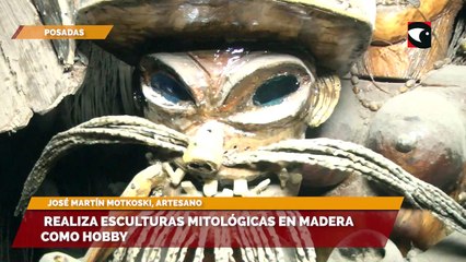 Realiza esculturas mitológicas en madera como hobby