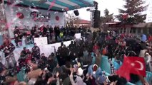 Cumhurbaşkanı Erdoğan, vatandaşlarla beraber Cengiz Kurtoğlu'nun şarkısına eşlik etti