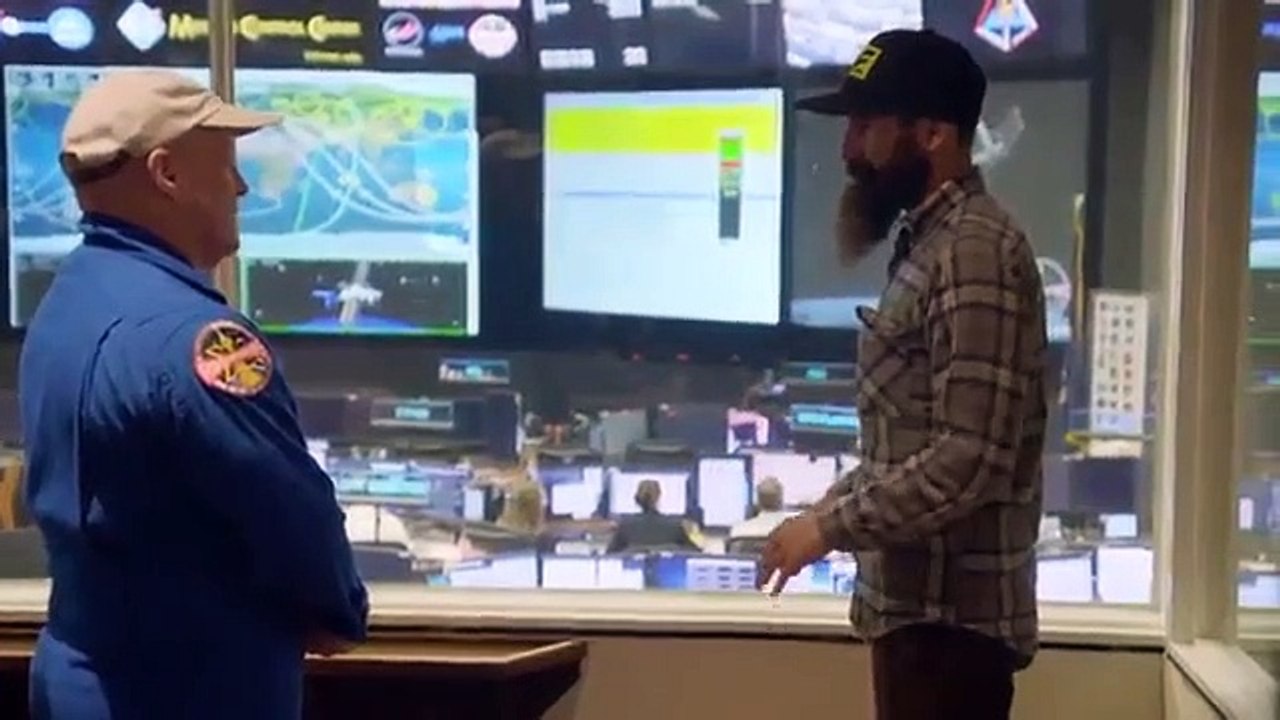 Aaron Needs a Job - Se1 - Ep04 - Learning to Fly HD Watch