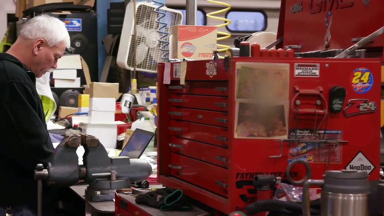 Extreme Ice Machines - Se1 - Ep06 - Beast in the Snow HD Watch