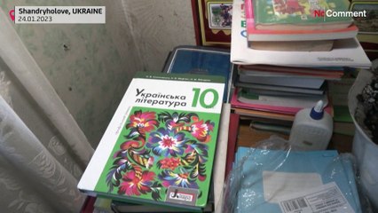 NoComment: Wie ein Lehrer in der Ukraine Kinder in seinem Wohnzimmer unterrichtet