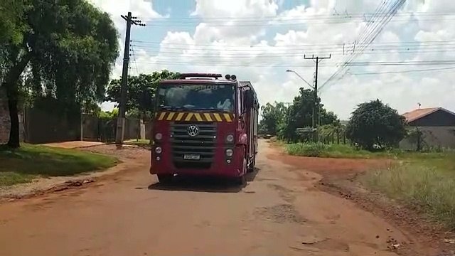 Bombeiros controlam incêndio que atingiu canavial no Morumbi