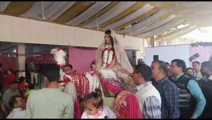 Indian customs:   घोड़े पर आई दुल्हन, सास ने किया सत्कार